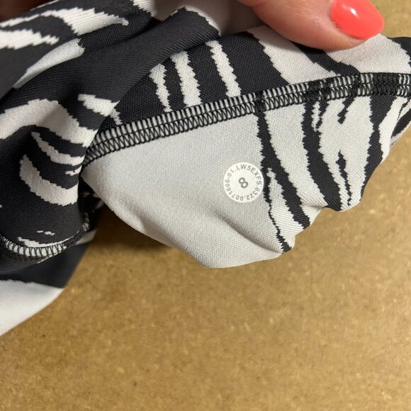 Lululemon Swift Speed Tight 28" - Sz 8 Spin Off Jacquard Vapor Graphite EUC - Picture 5 of 5
